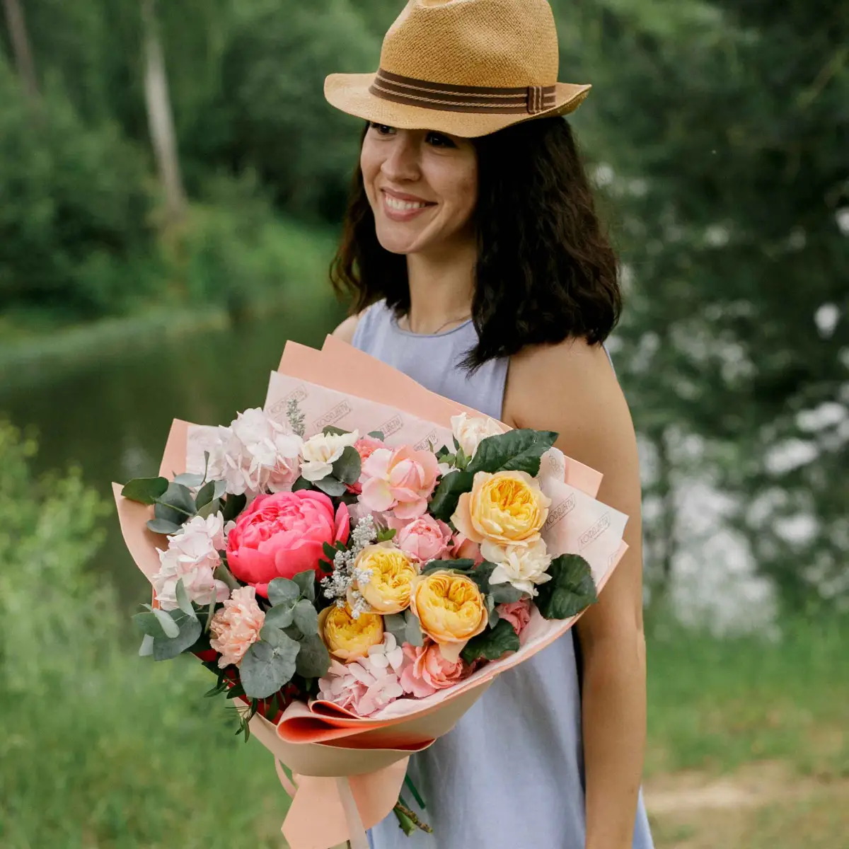 Firstfloral — это онлайн-магазин цветов с богатым ассортиментом, в котором вы найдете идеальный букет для своей возлюбленной